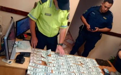 Secuestraron miles de dólares en Ruta 12 y detuvieron a dos personas tras estafa en Gualeguaychú