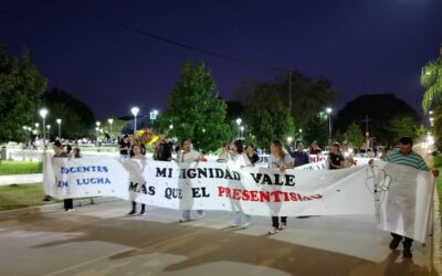 Tercera jornada de protesta docente en Mocoretá: la “Marcha de las Luces” volvió a visibilizar el reclamo