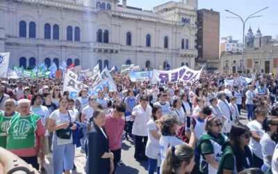 Docentes paran y se movilizan a Casa de Gobierno: Agmer denunciará en la Justicia los “códigos en negro”