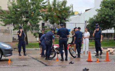 Falleció un motociclista tras perder el control y caer debajo de un colectivo en la región