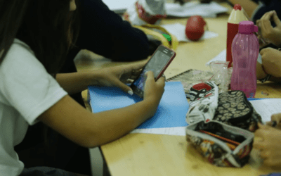 Escuela entrerriana limita el uso de celulares. “Desconectar el celu para conectarnos entre nosotros”, es la premisa