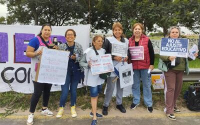 AGMER llevó sus reclamos a la Autovía 14: docentes se manifestaron en la rotonda de acceso a Chajarí