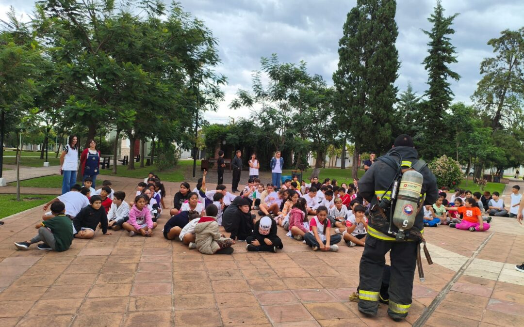 Bomberos de Villa del Rosario realizó simulacros de incendio y evacuación en escuela de la localidad