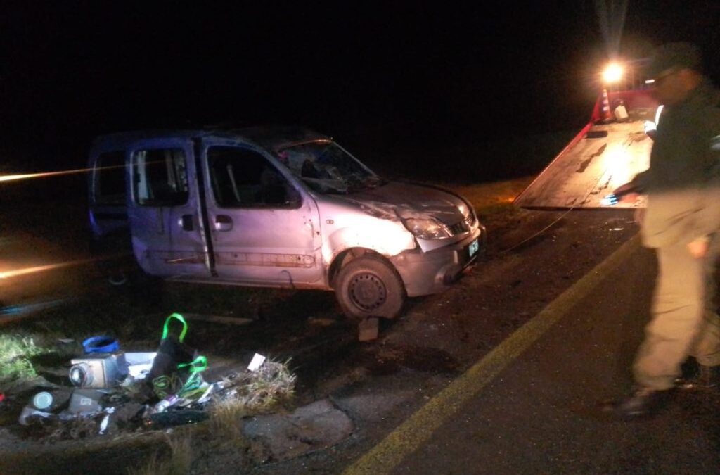 Regresaban del recital de La Renga y volcaron en la Autovía 14: dos personas hospitalizadas