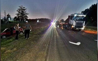 Autovía 14: Perdió el control de su rodado, casi choca contra un camión y terminó despistando