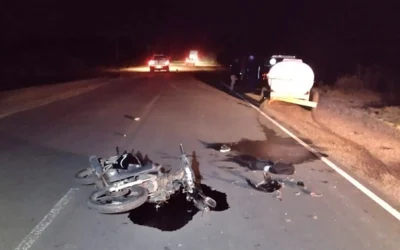 Joven de 17 años resultó herida tras chocar contra un tráiler sin señalización