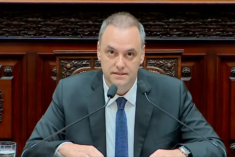 «Dibujando» hasta el Mundial: Afirman que Adorni presentará su declaración jurada en junio