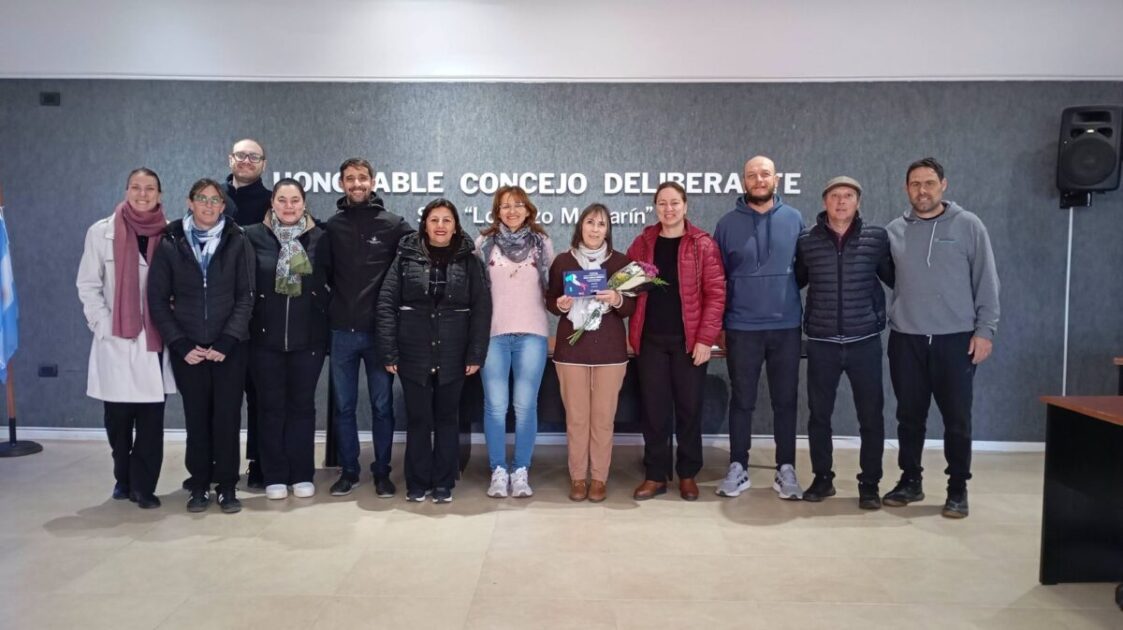 Autoridades municipales brindaron reconocimiento a la profesora Stella Zabala - VDRnet