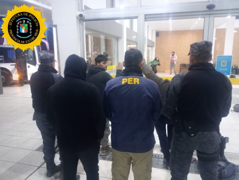 Detuvieron a dos hombres tras comprar un celular con una tarjeta presuntamente robada en Chajarí - VDRnet