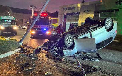 Violento vuelco en avenida de Concordia: dos personas fueron hospitalizadas