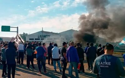 En la ruta 14, trabajadores de Granja Tres Arroyos reclamaron salarios y la reapertura de la planta: “Esta lucha es de todos”