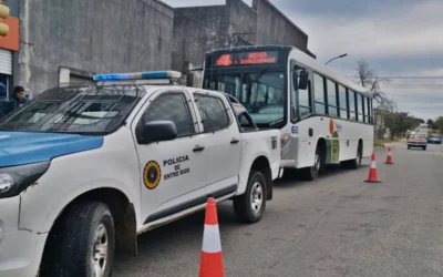 Terminó preso tras exhibir sus genitales a una pasajera y orinar dentro de un colectivo
