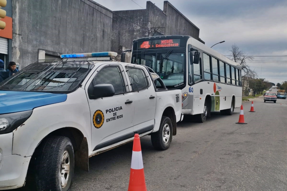 Terminó preso tras exhibir sus genitales a una pasajera y orinar dentro de un colectivo - VDRnet