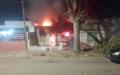 Tragedia en Concepción del Uruguay: Un hombre se descompensó y murió tras ver su casa consumida por un incendio