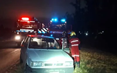 Un camión perdió hierros en la Ruta 39 y un auto quedó incrustado