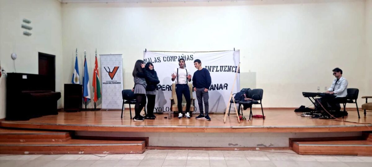 Se presentó en Villa del Rosario una obra de teatro que aborda la prevención de adicciones y consumos problemáticos - VDRnet
