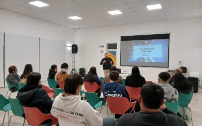 Brindaron charlas sobre adicciones en Santa Ana