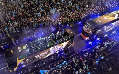 Una impactante fiesta popular, con el fervor para reconocer a una selección que identificó a la gente