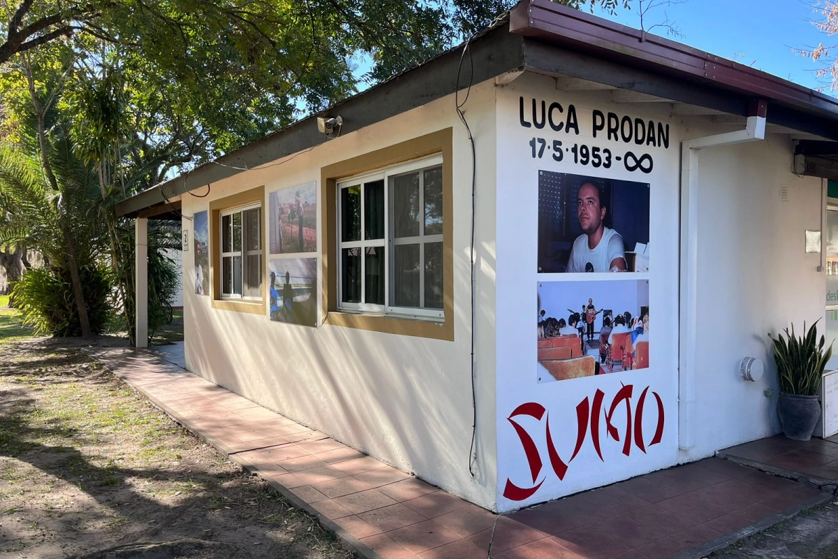 Fue declarado de interés turístico y cultural el bungalow de Federación en donde se alojó Luca Prodan - VDRnet
