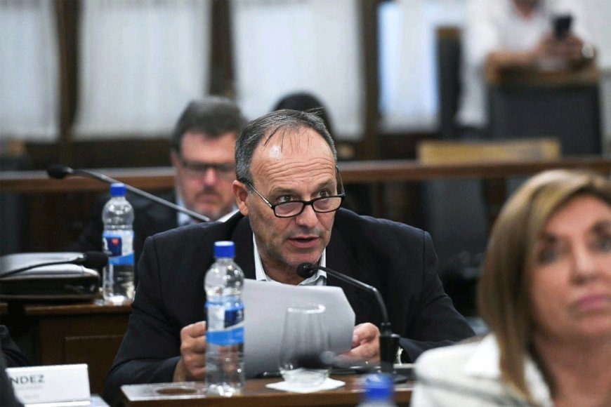 Le negó a una maestra los mismos derechos que usted usó: Le recuerdan al senador Favre que se jubiló a los 45 años y