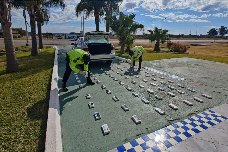 Hallaron un cargamento de celulares ocultos en un auto en Paso Cerrito: fueron valuados en 22 millones de pesos
