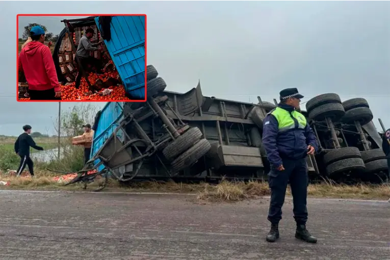 Volcó un camión en Ruta Nacional 12 y decenas de personas ayudaron a recuperar la carga - VDRnet