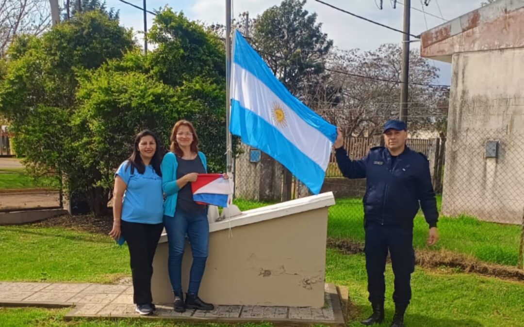 Concejales de Encuentro por Villa del Rosario donaron banderas de flameo a la Policía local