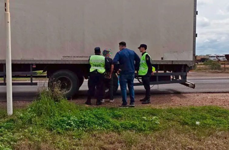 Joven hallada en un camión tras cuatro días de búsqueda: liberaron al chofer y revelaron cómo lograron encontrarla
