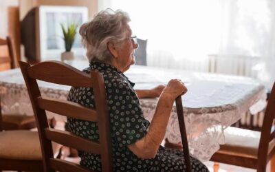 Adultos mayores en crisis: casi la mitad de los hogares no logra cubrir sus gastos, según la UCA