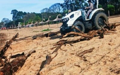 Tras la creciente del río Uruguay, el Municipio de Santa Ana trabaja en la limpieza de playas
