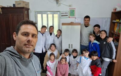 Concejales de Encuentro por Villa del Rosario donaron mobiliario a escuelas locales