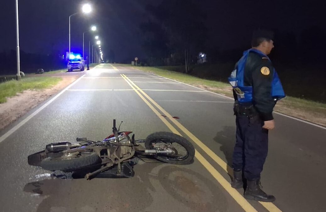 Joven sufrió graves fracturas tras un impacto entre dos motos: Corrían «picadas» en el acceso a Federación