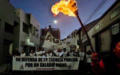 AGMER se movilizó con antorchas y renovó el pedido de mejoras salariales