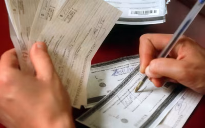 Los cheques rechazados volvieron a crecer y alcanzaron los 159.000 en junio