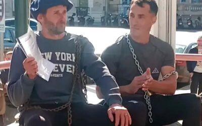Trabajadores de Granja Tres Arroyos se encadenaron frente al Juzgado: exigen respuestas por despidos y salario