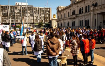 Para exponer los problemas docentes, la Escuela Itinerante inició en la capital y sigue por la costa del río Uruguay