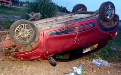 Auto despistó y volcó en la Autovía 14, cerca de Chajarí: viajaban una niña, su padre y la abuela