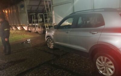 Una camioneta chocó contra un tren de carga que ingresaba a Concordia