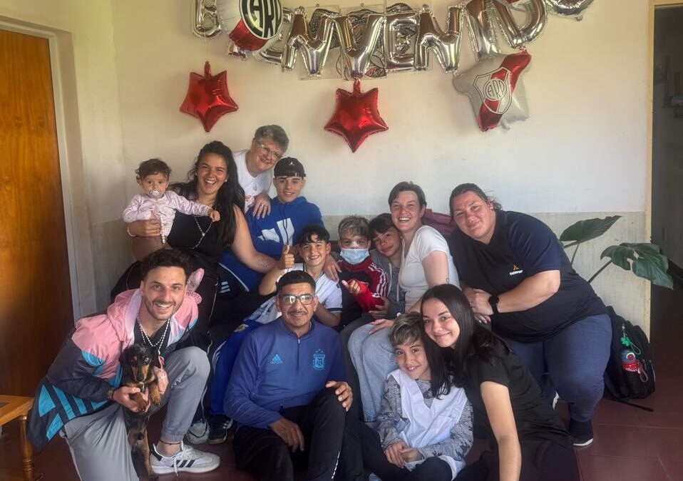 ¡Una gran noticia!: Tras el accidente, Juanse regresó a Villa del Rosario y recibió un emotivo recibimiento