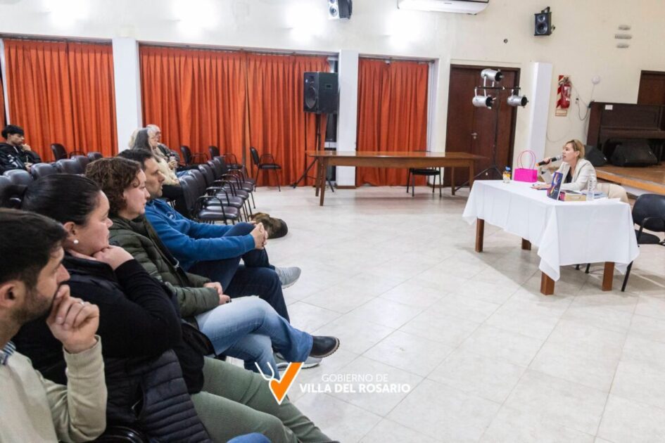 II Feria del Libro: Carolina Panozzo Zénere presentó su libro Argentum, un viaje interestelar - VDRnet