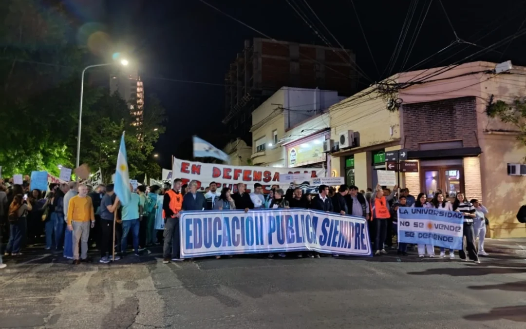 Multitudinarias marchas en Paraná y Concordia en defensa de la universidad pública